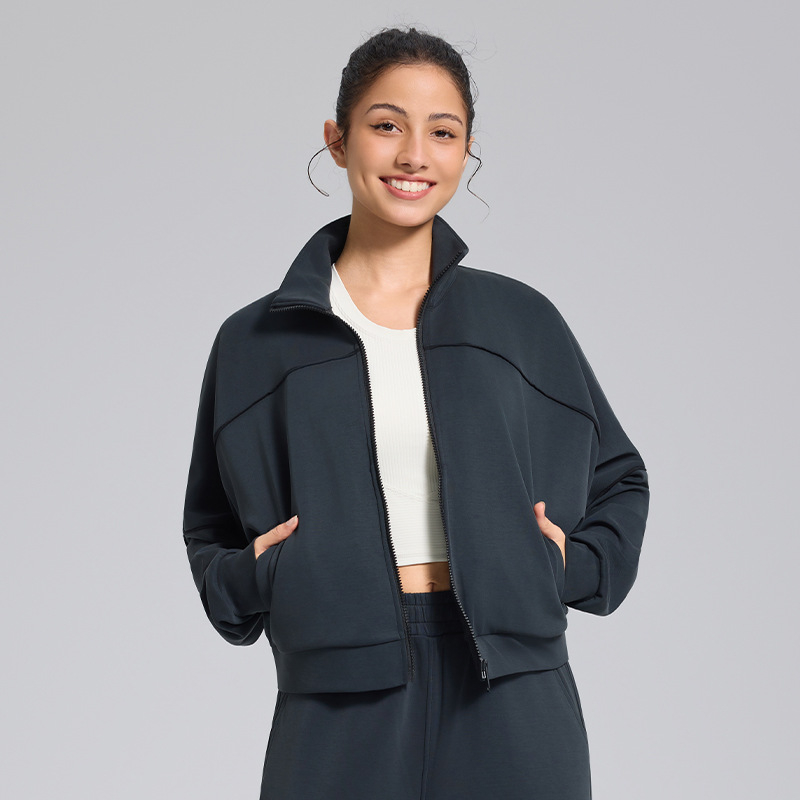 Moterų dviejų dalių komplektas su laisvo kirpimo plačiomis kelnėmis ir džemperiu; Audinys: modal; Sezonos: žiema, pavasaris, ruduo; Stilius: sportas, laisvalaikis, retro