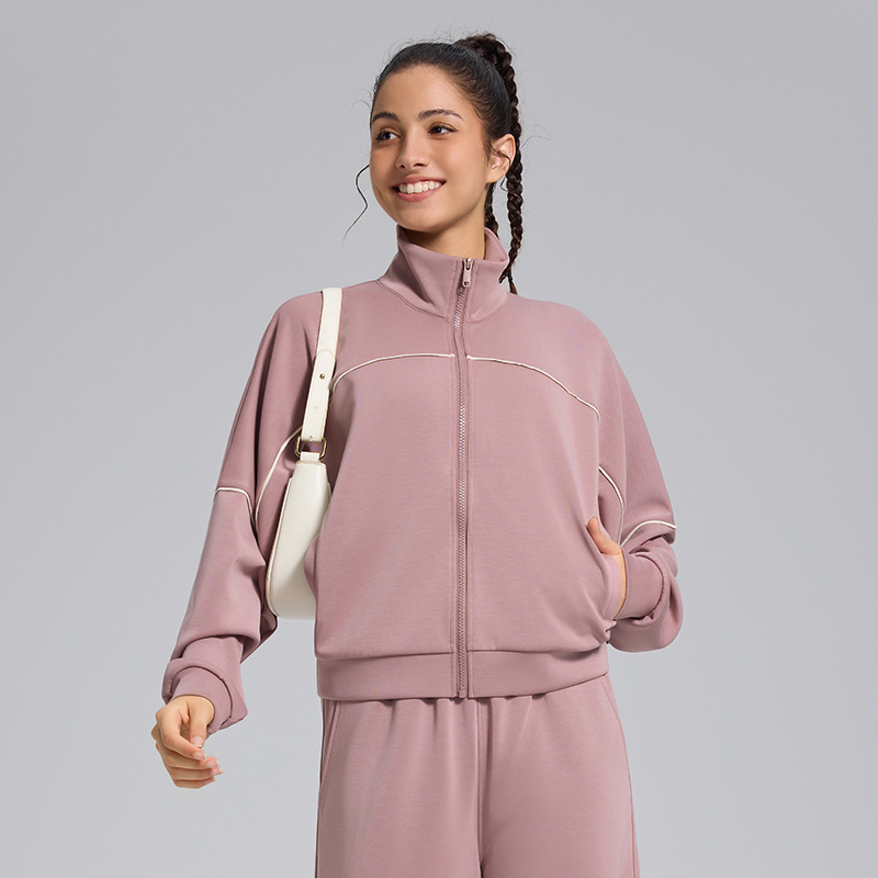 Moterų dviejų dalių komplektas su laisvo kirpimo plačiomis kelnėmis ir džemperiu; Audinys: modal; Sezonos: žiema, pavasaris, ruduo; Stilius: sportas, laisvalaikis, retro