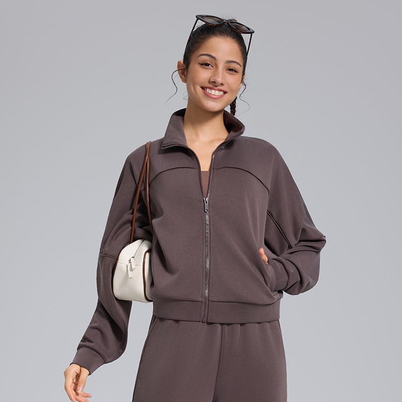 Moterų dviejų dalių komplektas su laisvo kirpimo plačiomis kelnėmis ir džemperiu; Audinys: modal; Sezonos: žiema, pavasaris, ruduo; Stilius: sportas, laisvalaikis, retro