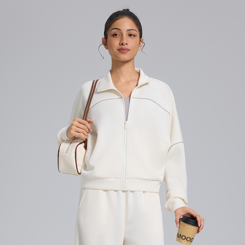 Moterų dviejų dalių komplektas su laisvo kirpimo plačiomis kelnėmis ir džemperiu; Audinys: modal; Sezonos: žiema, pavasaris, ruduo; Stilius: sportas, laisvalaikis, retro