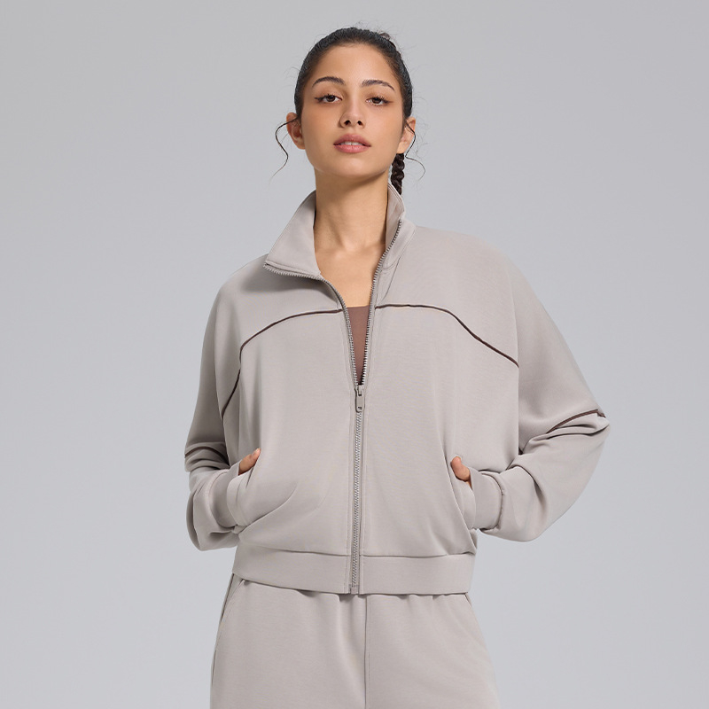 Moterų dviejų dalių komplektas su laisvo kirpimo plačiomis kelnėmis ir džemperiu; Audinys: modal; Sezonos: žiema, pavasaris, ruduo; Stilius: sportas, laisvalaikis, retro