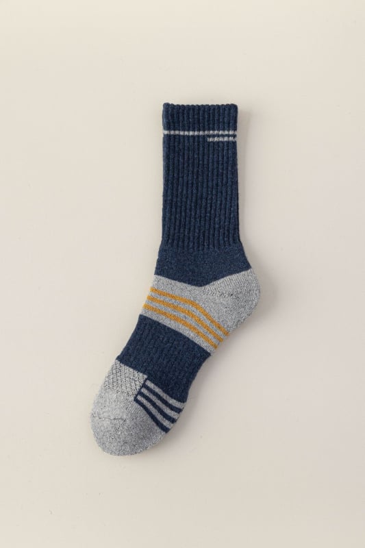 Vyrinės Merino vilnos slidinėjimo kojinės – aukštas tunelis, be siūlių konstrukcija, greitai džiūsta, prieš slydimą, prieš trintį, 30–50% Merino vilna, 96 adatų mezginys, žiemai ir rudeniui