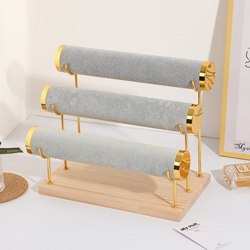 Elegáns fa-állvány órák és karkötők számára – tömör fa, háromszintes, arany bevonatú karkötő tartó, összetett kivitel