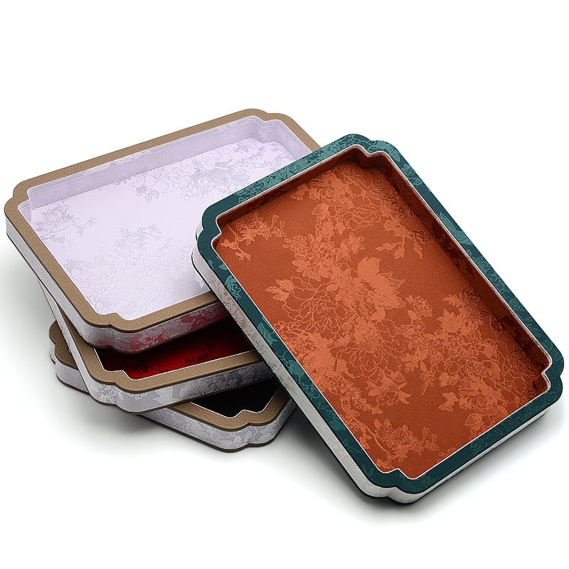 Поставка за бижута в дворцов стил – масивно дърво, държач за гривни от нефрит, произход Шънжен, пролет 2023.