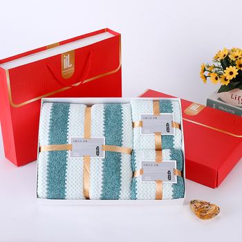 Dovanų rankšluosnių rinkinys dėžutėje – koralo flisas; pritaikomas; logotipo spausdinimas; svoris 600 g (Medžiaga: koralinis flisas; Pakuotė: dovanų dėžutė; Pritaikymas: Taip; Logotipo spausdinimas: Taip; Svoris: 600 g)