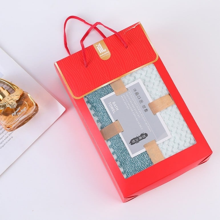 Dovanų rankšluosnių rinkinys dėžutėje – koralo flisas; pritaikomas; logotipo spausdinimas; svoris 600 g (Medžiaga: koralinis flisas; Pakuotė: dovanų dėžutė; Pritaikymas: Taip; Logotipo spausdinimas: Taip; Svoris: 600 g)