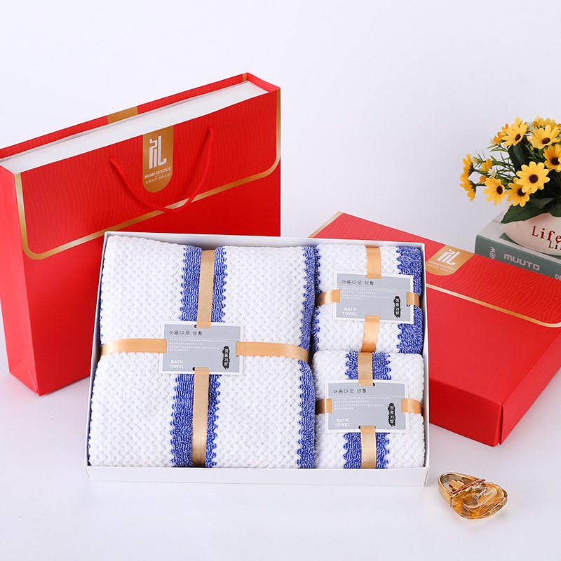 Dovanų rankšluosnių rinkinys dėžutėje – koralo flisas; pritaikomas; logotipo spausdinimas; svoris 600 g (Medžiaga: koralinis flisas; Pakuotė: dovanų dėžutė; Pritaikymas: Taip; Logotipo spausdinimas: Taip; Svoris: 600 g)