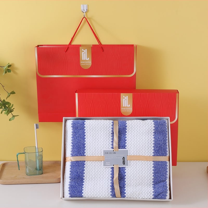 Dovanų rankšluosnių rinkinys dėžutėje – koralo flisas; pritaikomas; logotipo spausdinimas; svoris 600 g (Medžiaga: koralinis flisas; Pakuotė: dovanų dėžutė; Pritaikymas: Taip; Logotipo spausdinimas: Taip; Svoris: 600 g)