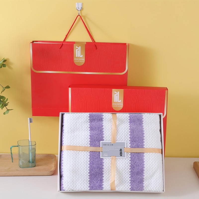 Dovanų rankšluosnių rinkinys dėžutėje – koralo flisas; pritaikomas; logotipo spausdinimas; svoris 600 g (Medžiaga: koralinis flisas; Pakuotė: dovanų dėžutė; Pritaikymas: Taip; Logotipo spausdinimas: Taip; Svoris: 600 g)