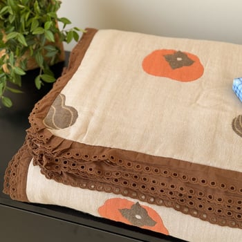 Πενταστρωμα γάζας πάπλωμα με δαντέλα - 100% βαμβάκι; βαφή αντίδρασης; βάρος 1.1–1.5 kg; Άνοιξη & Φθινόπωρο; μοτίβο φυτών και λουλουδιών