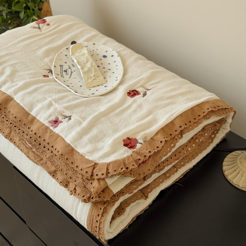 Πενταστρωμα γάζας πάπλωμα με δαντέλα - 100% βαμβάκι; βαφή αντίδρασης; βάρος 1.1–1.5 kg; Άνοιξη & Φθινόπωρο; μοτίβο φυτών και λουλουδιών