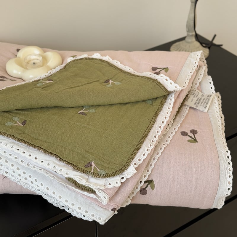 Πενταστρωμα γάζας πάπλωμα με δαντέλα - 100% βαμβάκι; βαφή αντίδρασης; βάρος 1.1–1.5 kg; Άνοιξη & Φθινόπωρο; μοτίβο φυτών και λουλουδιών