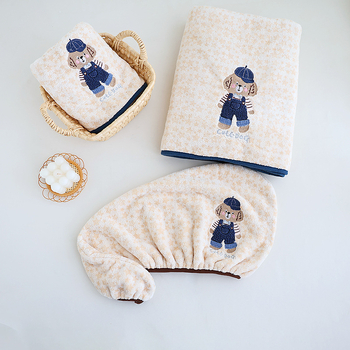 Trodjelni set ručnika za kupanje od koralnog pliša s kapom za sušenje kose, mekan i upijajući; Materijal: koralni pliš; Gustoća: 200–300 g/m²; Pređa: 100 d; Proizvodni procesi: tisak, džakard, obična tkanina