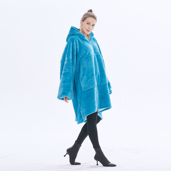 Pătură cu glugă din flanelă, poliester, 300–500 g, mâneci lungi, personalizare disponibilă