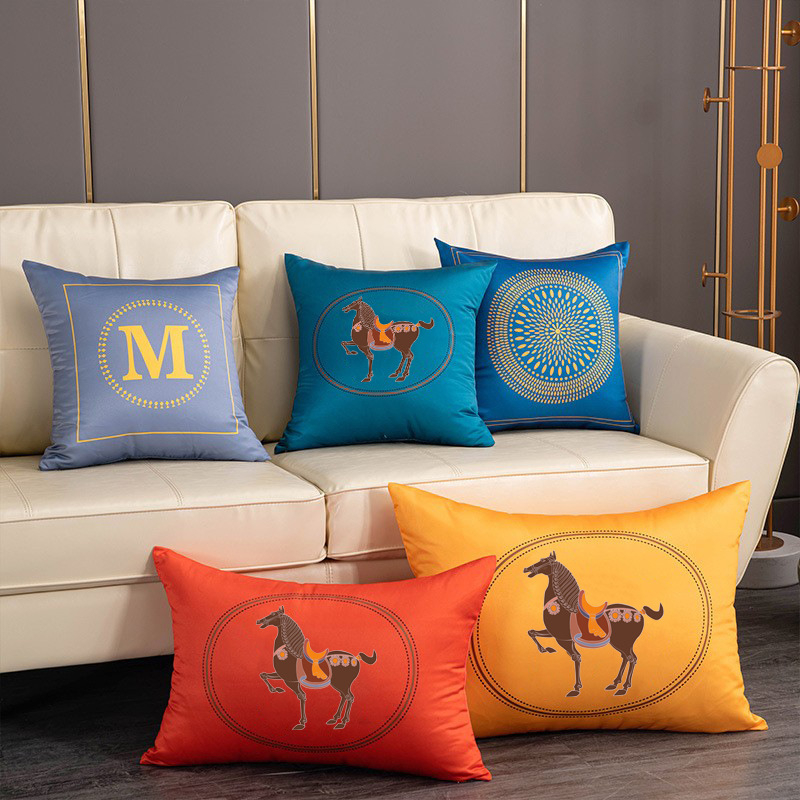 Szatén párnahuzat belső töltettel – fényes luxus stílus, poliészter töltet, minta: csíkos/egyszínű/geometriai/karikatúra, szövés: nyomtatás, testreszabás elérhető