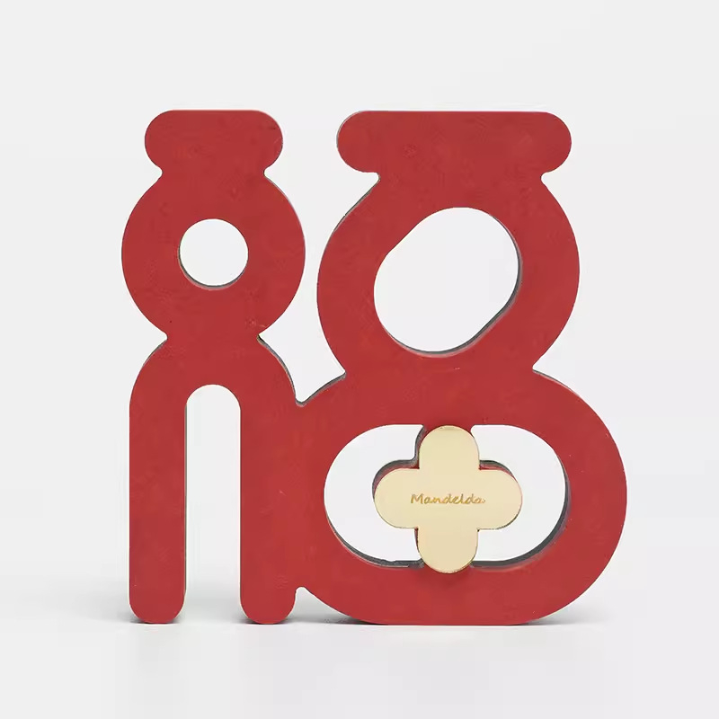 Дървен настолен декоративен аксесоар за хол с телевизионно шкафче – модерен стил, подарък за нов дом, диплома и други поводи