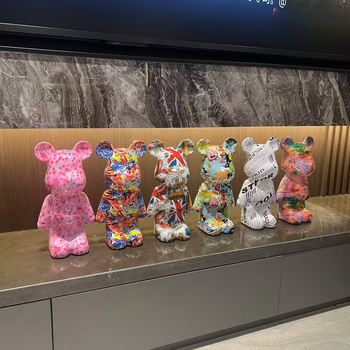 Декоративно мече за детска стая - пластмасова фигурка, стил лукс, инжекционно формована (Материал: пластмаса; Технология: инжекционно формоване; Стил: лукс; Подходящ за подарък: рождени дни, нов дом, пътуване)