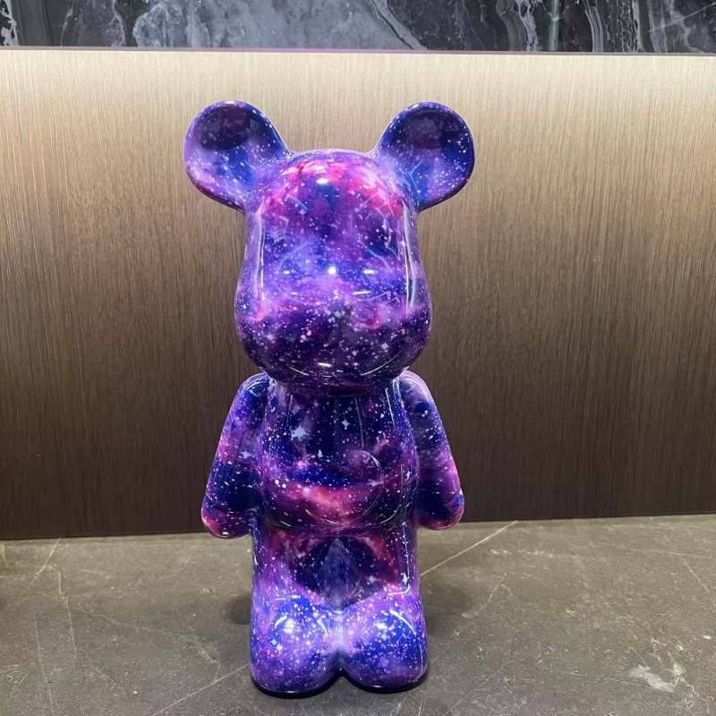 Декоративно мече за детска стая - пластмасова фигурка, стил лукс, инжекционно формована (Материал: пластмаса; Технология: инжекционно формоване; Стил: лукс; Подходящ за подарък: рождени дни, нов дом, пътуване)