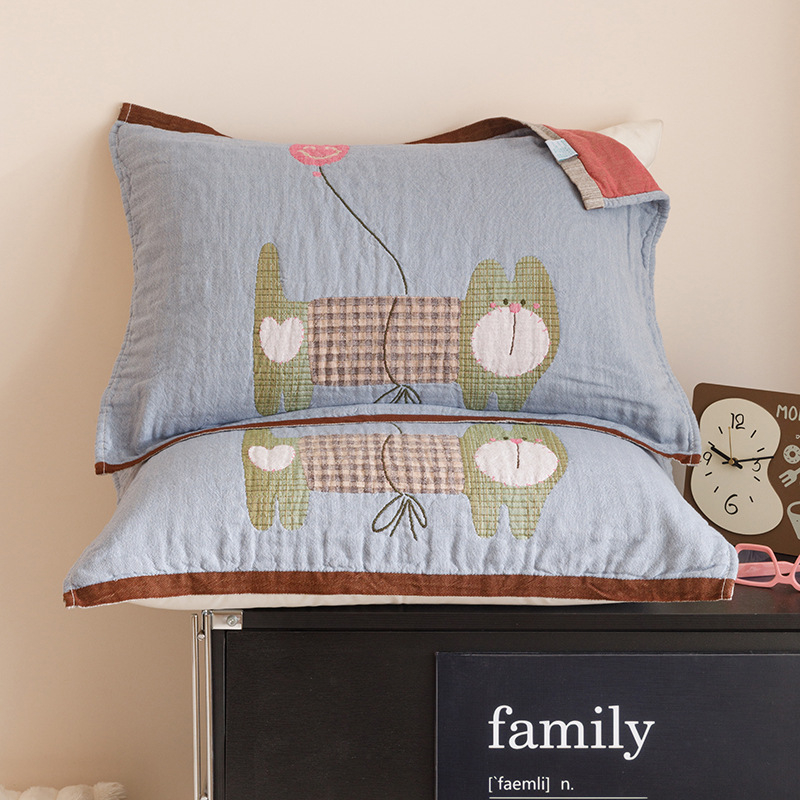 Памучни марлеви възглавнични кърпи (пакет от две) – четири слоя, чувствителни към кожата, дишащи, детска анимационна тема