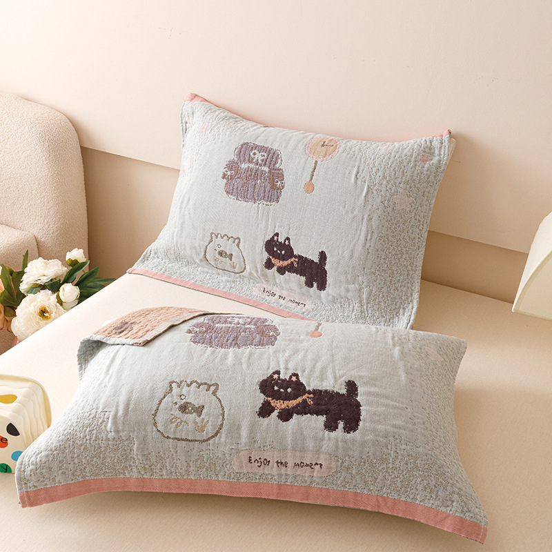 Памучни марлеви възглавнични кърпи (пакет от две) – четири слоя, чувствителни към кожата, дишащи, детска анимационна тема