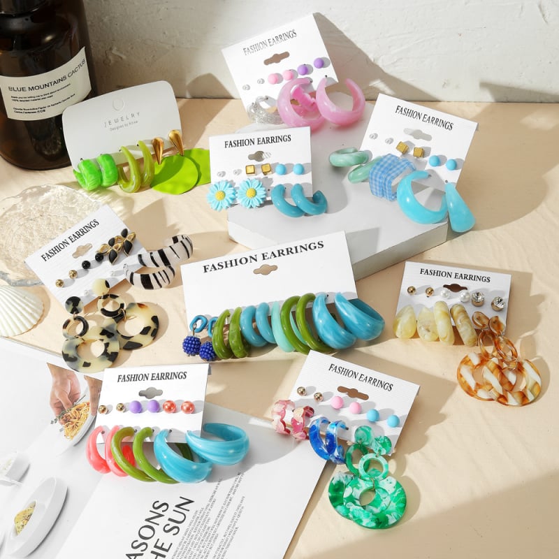 Auskarų rinkinys – geometrinis dizainas iš plastiko/medžiagos, vaikams; formos: širdies formos, U formos ir geometriniai; nerūdijančio plieno kabliukai; aplinkai draugiška apdirbimo