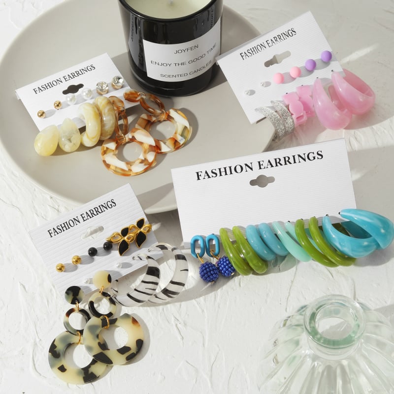 Auskarų rinkinys – geometrinis dizainas iš plastiko/medžiagos, vaikams; formos: širdies formos, U formos ir geometriniai; nerūdijančio plieno kabliukai; aplinkai draugiška apdirbimo