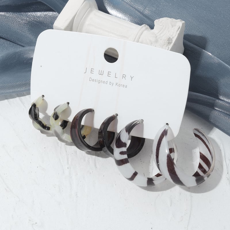 Auskarų rinkinys – geometrinis dizainas iš plastiko/medžiagos, vaikams; formos: širdies formos, U formos ir geometriniai; nerūdijančio plieno kabliukai; aplinkai draugiška apdirbimo