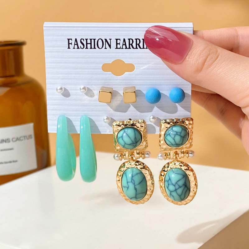 Auskarų rinkinys – geometrinis dizainas iš plastiko/medžiagos, vaikams; formos: širdies formos, U formos ir geometriniai; nerūdijančio plieno kabliukai; aplinkai draugiška apdirbimo