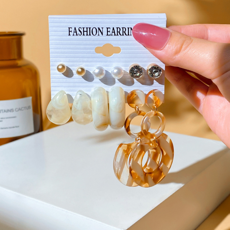 Auskarų rinkinys – geometrinis dizainas iš plastiko/medžiagos, vaikams; formos: širdies formos, U formos ir geometriniai; nerūdijančio plieno kabliukai; aplinkai draugiška apdirbimo