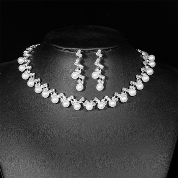 Set nakita: rhinestones, geometrijski uzorak, perljivi stil, naušnice i ogrlica