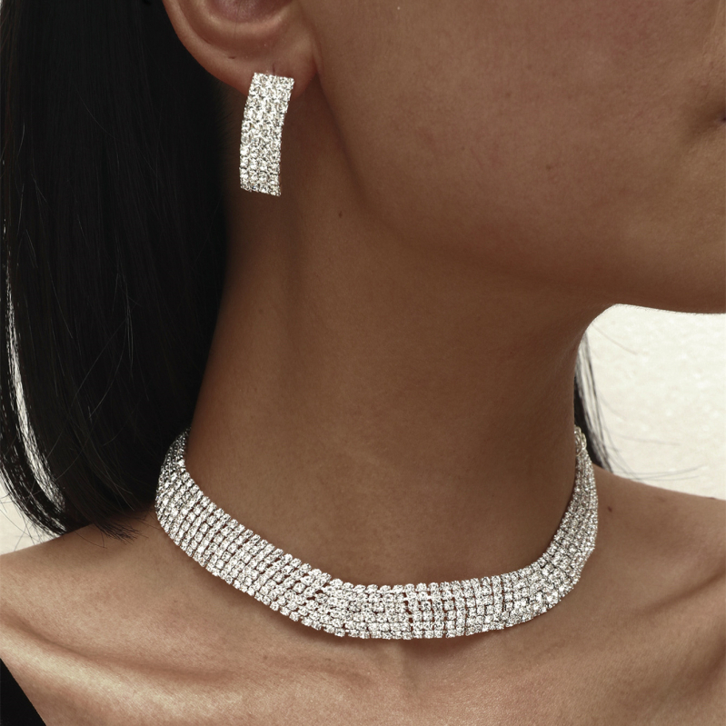 Set nakita: rhinestones, geometrijski uzorak, perljivi stil, naušnice i ogrlica