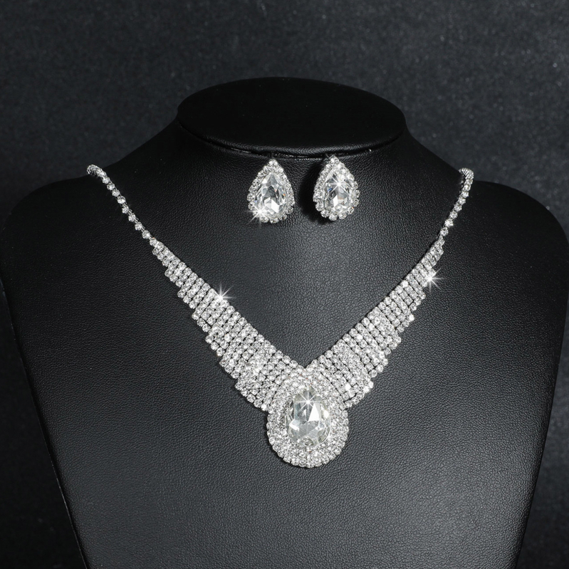 Set nakita: rhinestones, geometrijski uzorak, perljivi stil, naušnice i ogrlica