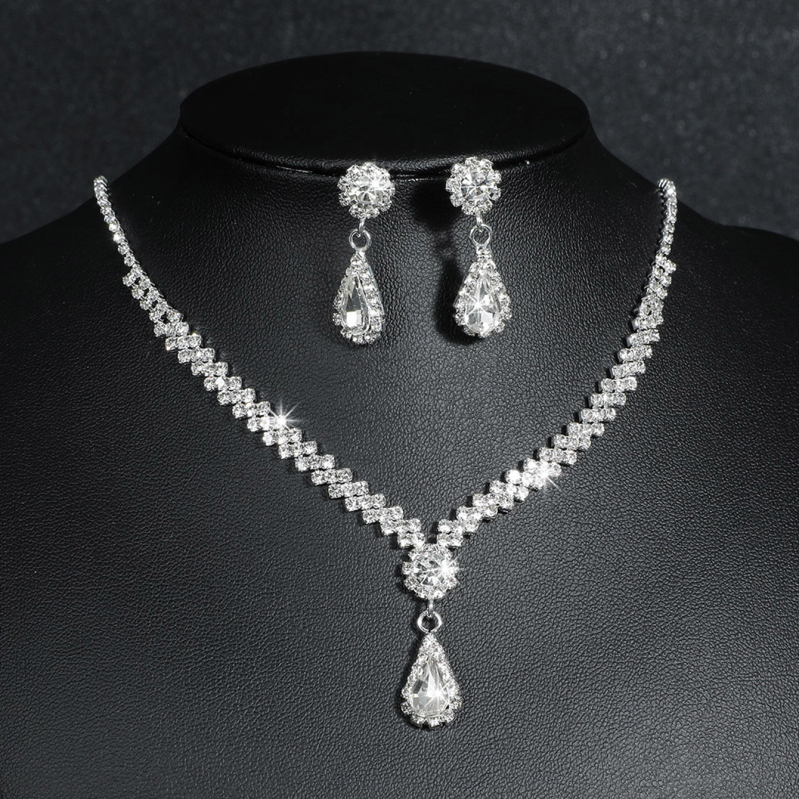 Set nakita: rhinestones, geometrijski uzorak, perljivi stil, naušnice i ogrlica