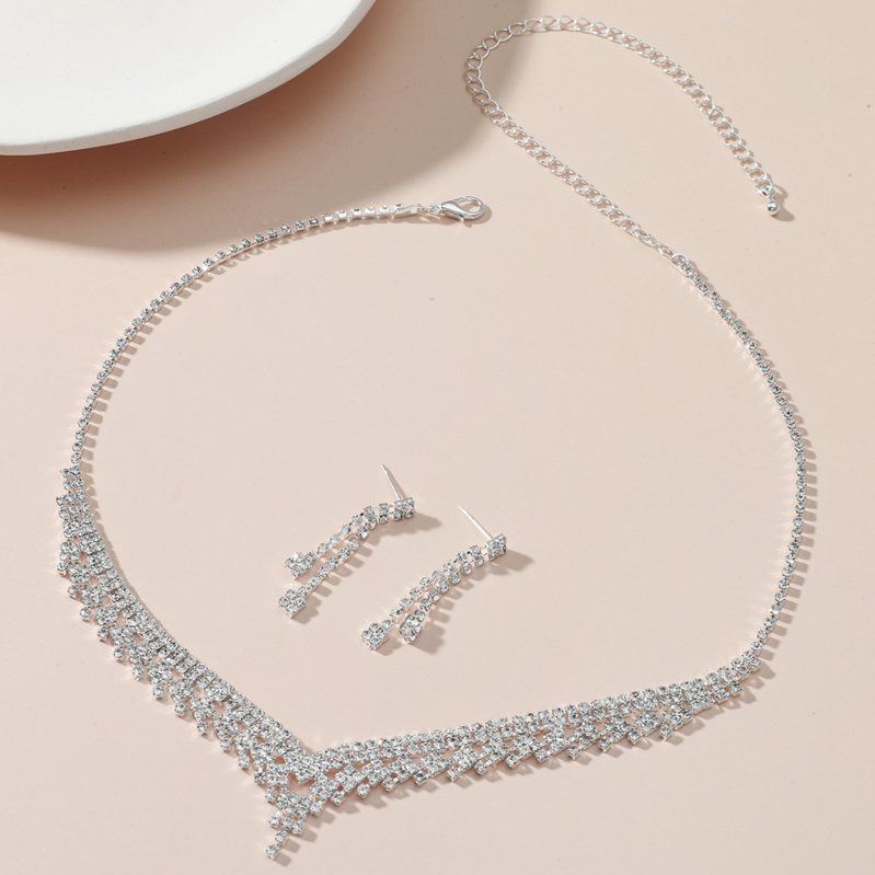Set nakita: rhinestones, geometrijski uzorak, perljivi stil, naušnice i ogrlica