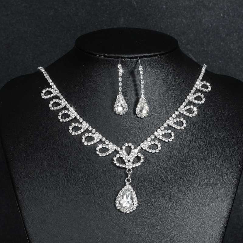 Set nakita: rhinestones, geometrijski uzorak, perljivi stil, naušnice i ogrlica