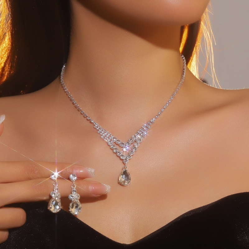 Set nakita: rhinestones, geometrijski uzorak, perljivi stil, naušnice i ogrlica