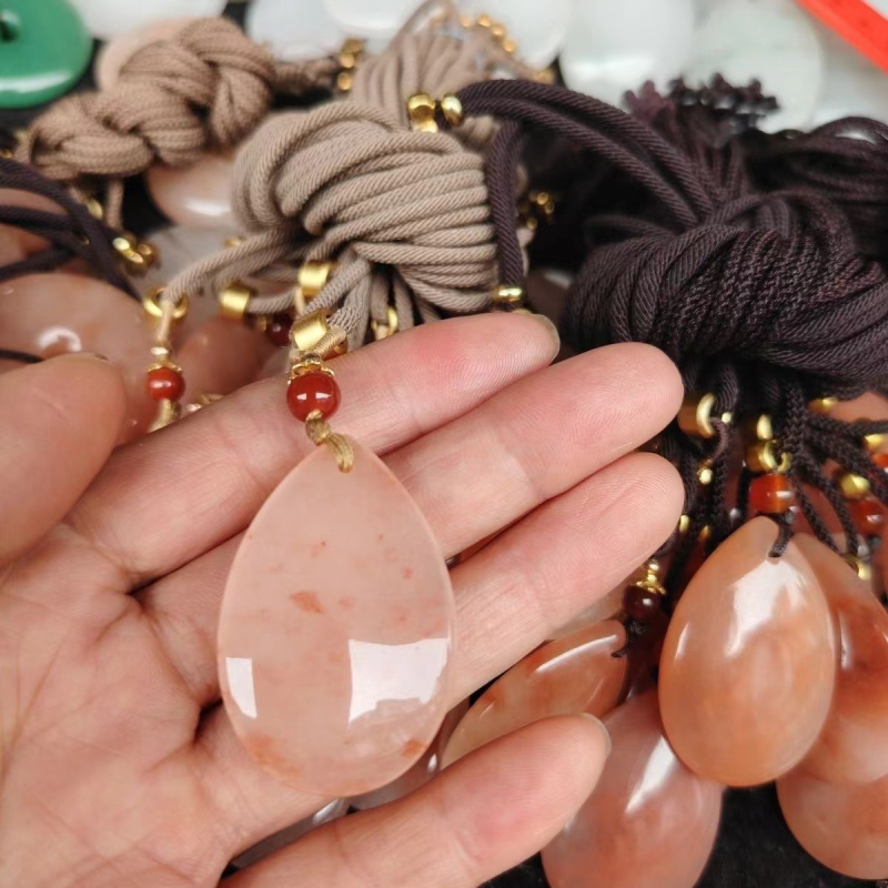 Fortune Jewelry privjesak, svilen nefrit Peach Blossom Brew, Prirodni kamen, Čistoća VVS, Geometrijski oblik, Novi kineski stil, Prilagodba dostupna