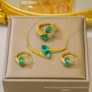 Kereszt nyaklánc kettős gyémánttal és háromszög gyémántokkal — réz, elektroplatált bevonat, O-kapcsos lánc, többszintű dizájn