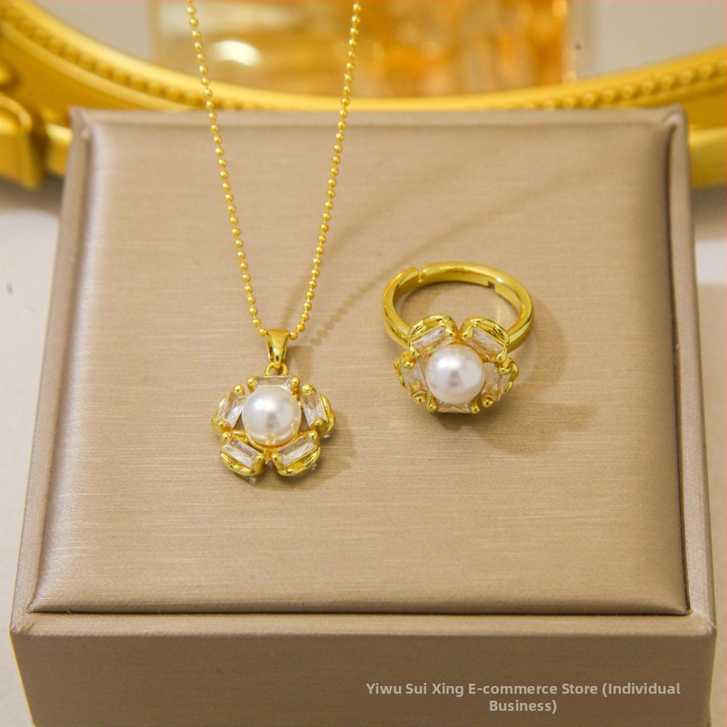 Kereszt nyaklánc kettős gyémánttal és háromszög gyémántokkal — réz, elektroplatált bevonat, O-kapcsos lánc, többszintű dizájn