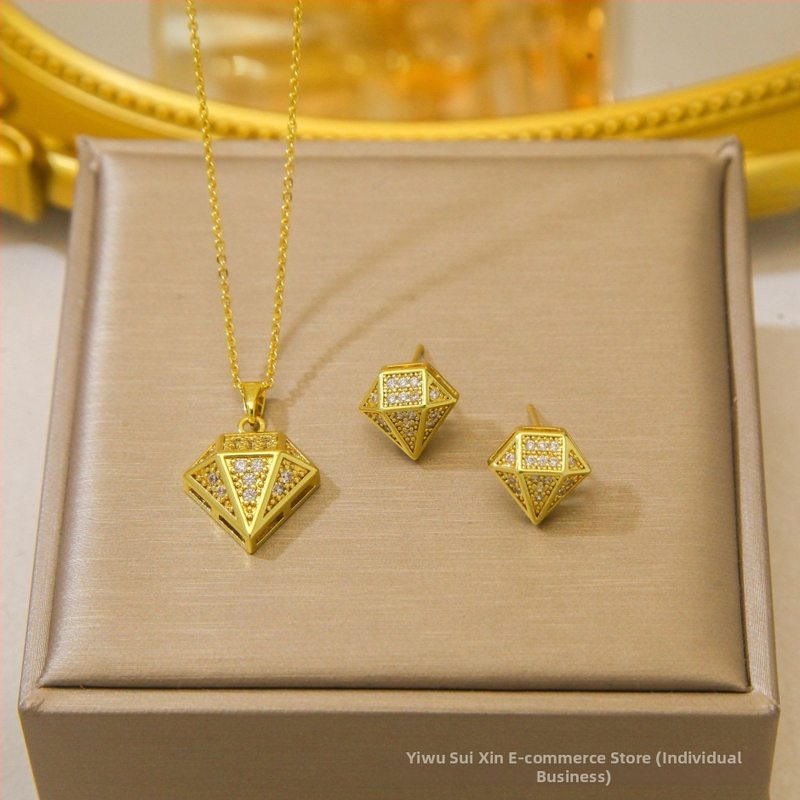 Kereszt nyaklánc kettős gyémánttal és háromszög gyémántokkal — réz, elektroplatált bevonat, O-kapcsos lánc, többszintű dizájn