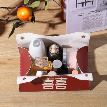 Odinė nosinių servetėlių dėžutė, modelis V-mouth, stalinis montavimas, atspari vandeniui ir daugiafunkcinė (Medžiaga: oda; Modelis: V-mouth; Montavimas: stalinis; Funkcijos: atspari vandeniui, daugiafunkcinė; Pakuotė: 500 vnt.)