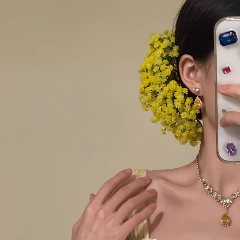 Clip de păr cu floare, Material: plastic//rășină, Stil: Natură, Formă: Floare, Ambalare: ambalaj individual, Lansare: toamnă 2025