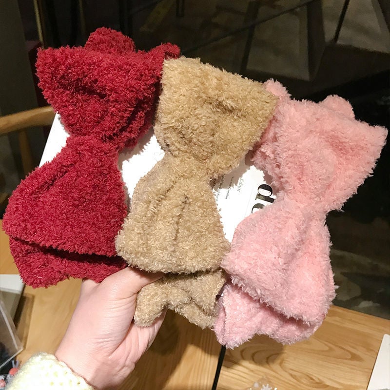 Galvas apdare – salds stils, audums, zīmols Unique, 2025. gada pavasaris