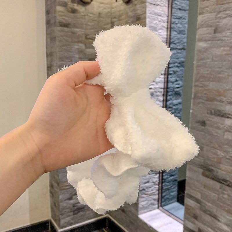 Galvas apdare – salds stils, audums, zīmols Unique, 2025. gada pavasaris