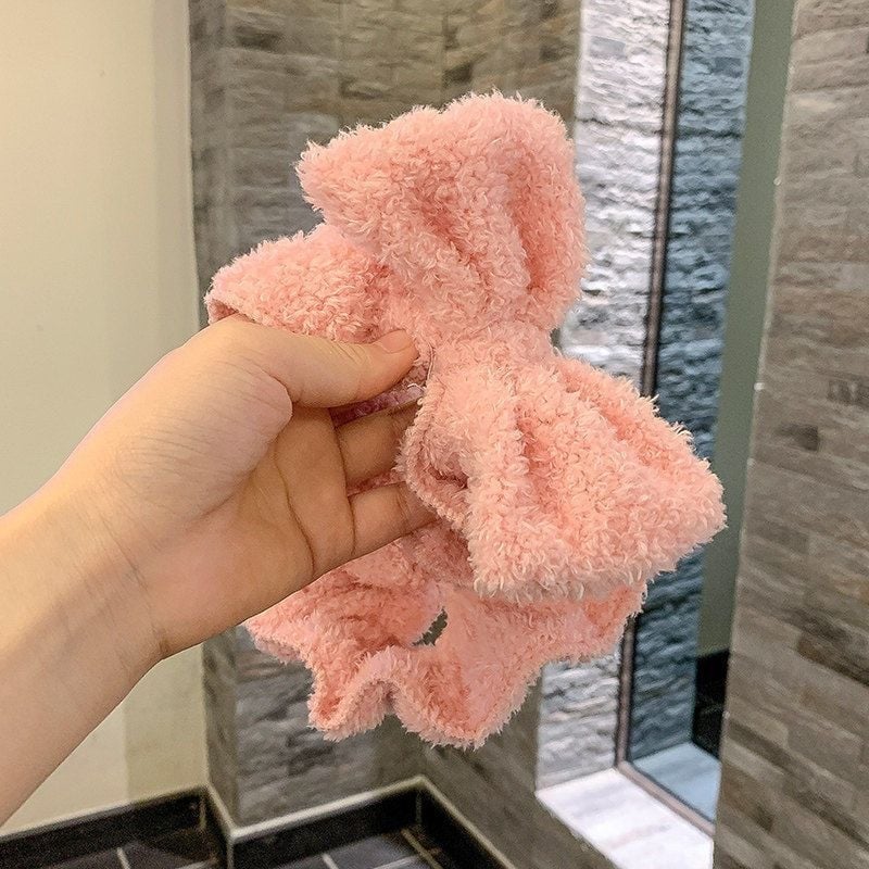 Galvas apdare – salds stils, audums, zīmols Unique, 2025. gada pavasaris