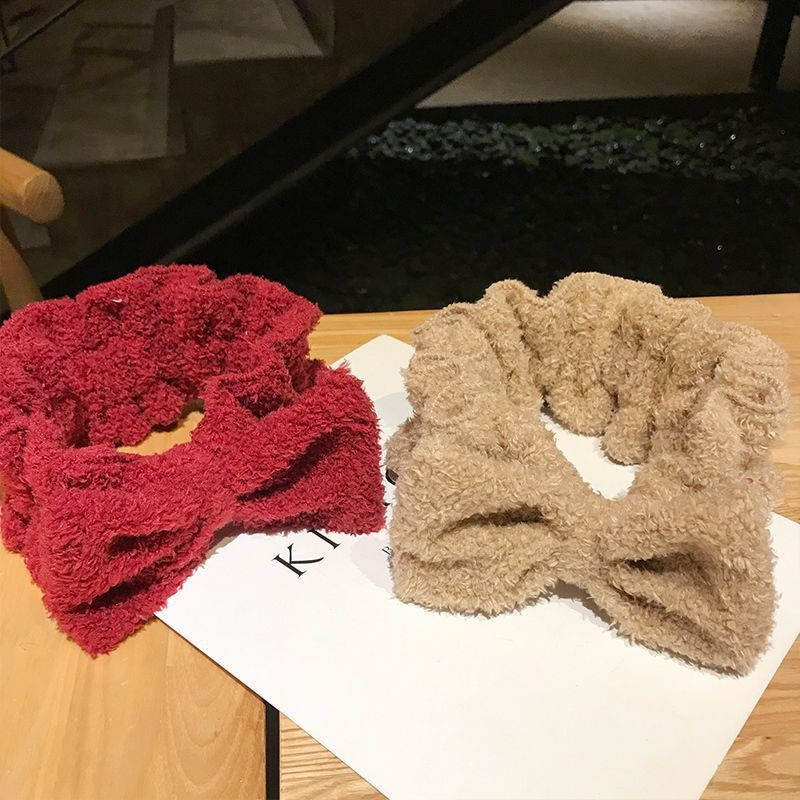 Galvas apdare – salds stils, audums, zīmols Unique, 2025. gada pavasaris