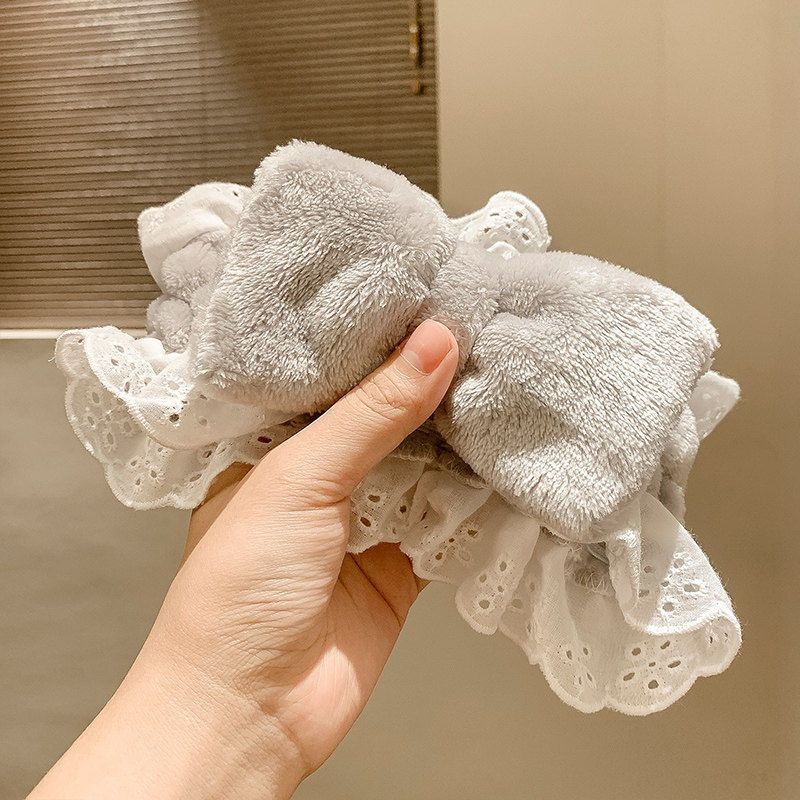 Galvas apdare – salds stils, audums, zīmols Unique, 2025. gada pavasaris