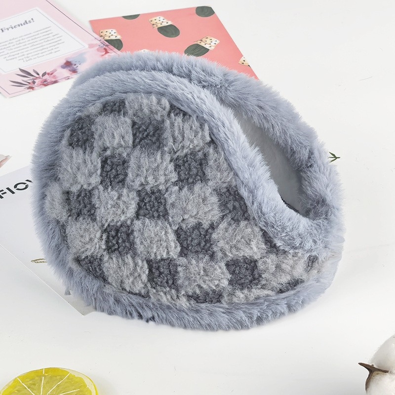 Talve earmuffid plüüsmaterjalist; veluurvooder; paksendatud disain; ruuduline muster; tagumine paigaldus (Materjal: plüüs; Vooder: veluur; Paksus: paksendatud; Muster: ruuduline; Paigaldus: tagumine)