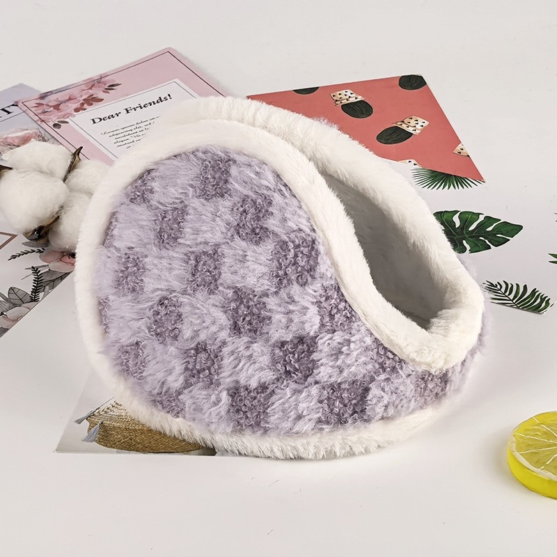 Talve earmuffid plüüsmaterjalist; veluurvooder; paksendatud disain; ruuduline muster; tagumine paigaldus (Materjal: plüüs; Vooder: veluur; Paksus: paksendatud; Muster: ruuduline; Paigaldus: tagumine)