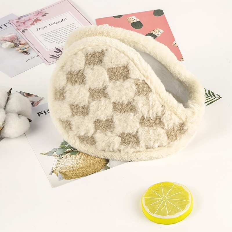 Talve earmuffid plüüsmaterjalist; veluurvooder; paksendatud disain; ruuduline muster; tagumine paigaldus (Materjal: plüüs; Vooder: veluur; Paksus: paksendatud; Muster: ruuduline; Paigaldus: tagumine)